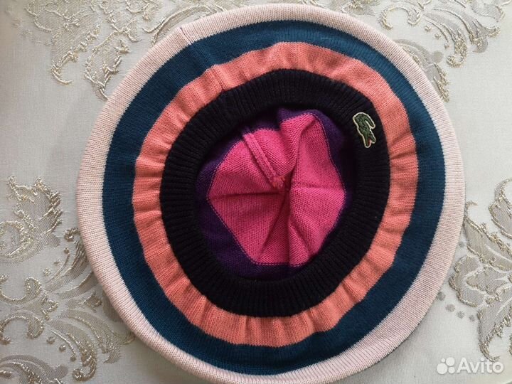 Женский берет Lacoste