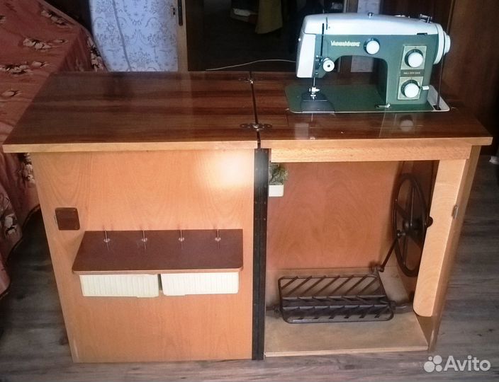 Электрическая швейная машинка Veritas со столом