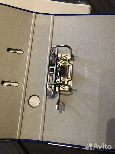 Две папки для документов отдам бесплатно