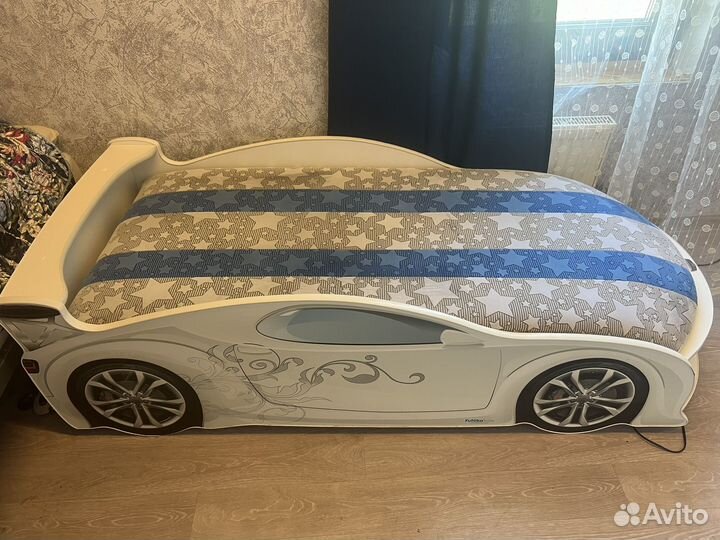 Детская кровать машинка