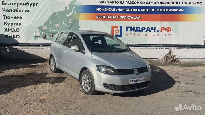 Плафон салонный Volkswagen Golf Plus (Mk5) 6L0947565