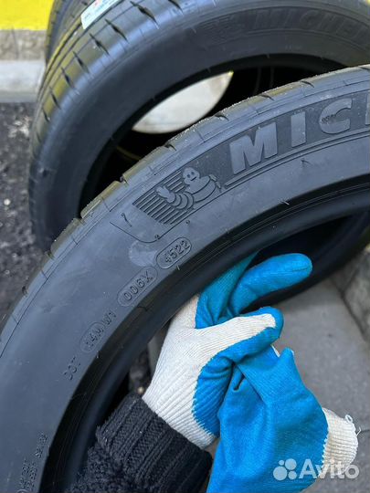 Michelin Pilot Sport 4 S 285/40 R22 и 325/35 R22
