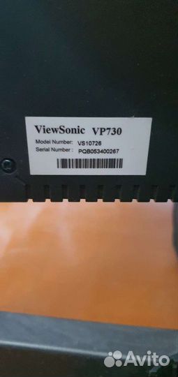 Монитор на поворотной ноге