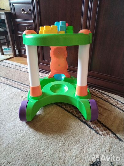 Каталка-столик с конструктором