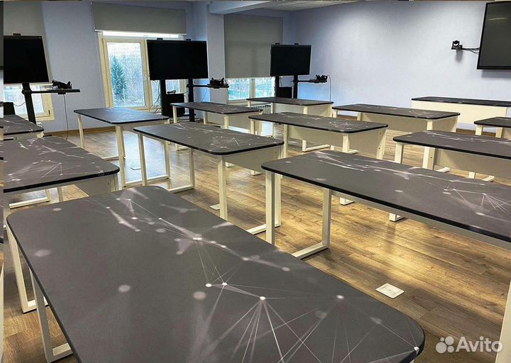 Компьютерный стол 'Demure Bunch'