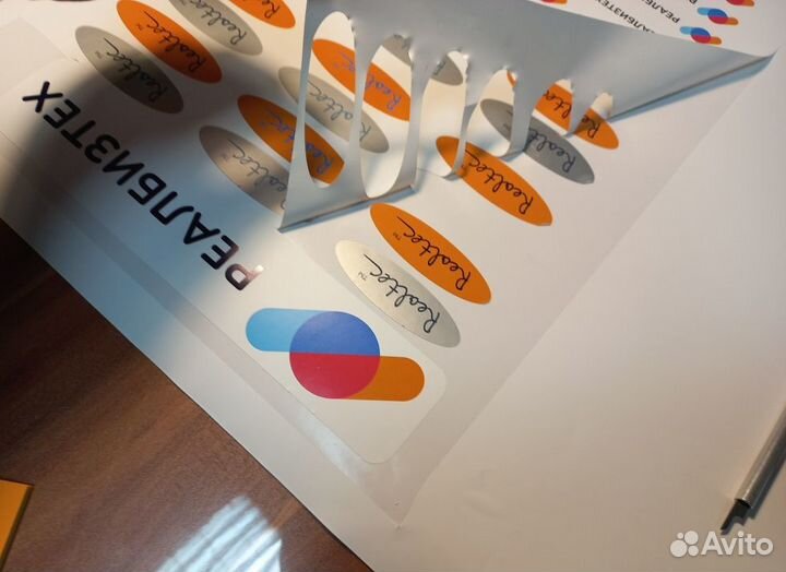 Печать наклеек, этикеток, стикеров уф дтф