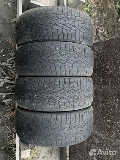 Nokian Tyres Hakkapeliitta 7 215/55 R17