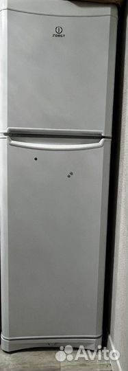 Холодильник Indesit