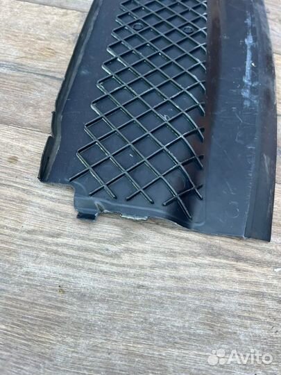 Пыльник радиатора Bmw 7 E65 4.8 2006