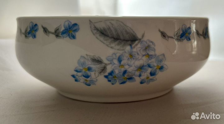 Салатник с крышкой