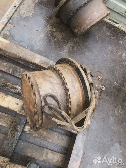 Редуктор хода Hitachi 330-3 9244944