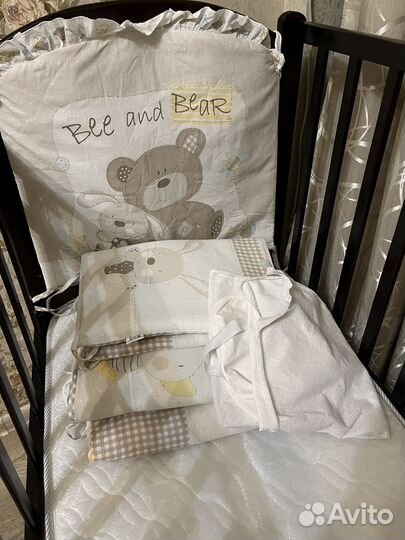 Детская кроватка с матрасом и бортиками