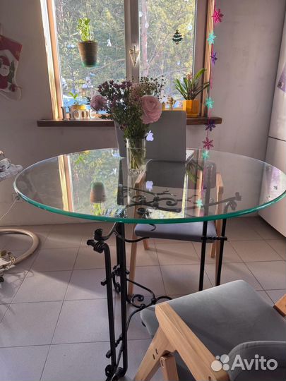 Стол стеклянный круглый