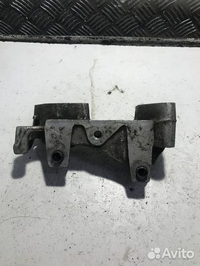 Кронштейн двигателя правый Peugeot 408