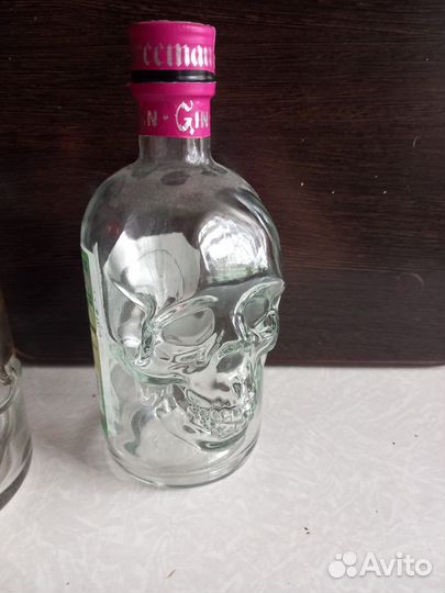 Бутылка стеклянная 0.5л. В виде черепа