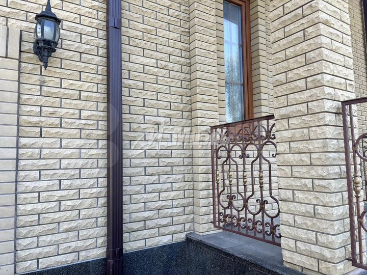 Дом 476,2 м² на участке 10 сот.