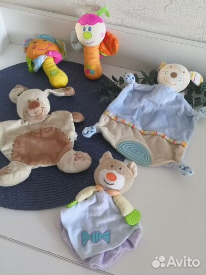 Первые игрушки малыша пакетом