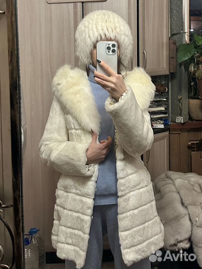 Шуба из кролика с капюшоном белая