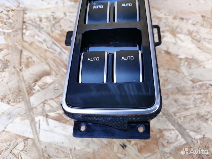 Kia Quoris KH Блок кнопок водительской двери