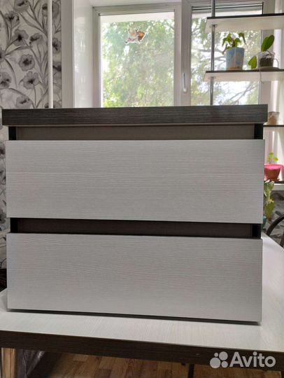 Тумбочка прикроватная новая