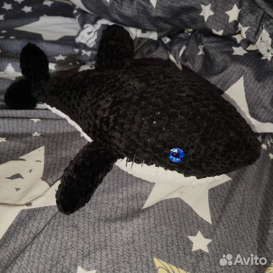 Вязаная плюшевая акула