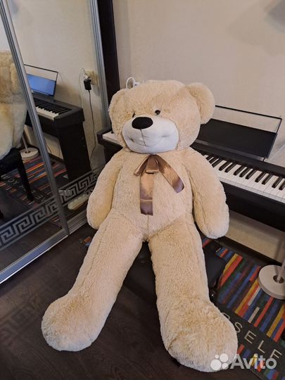 Плюшевый медведь большой