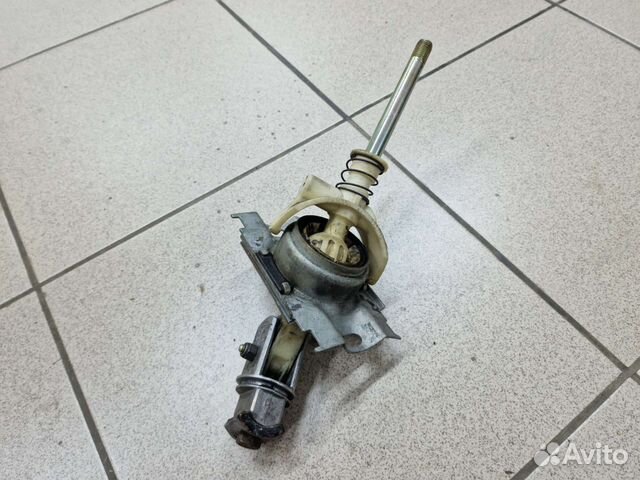 Кранштейн кулисы оригинал Audi 80 B3/B4, 100/A6 C4