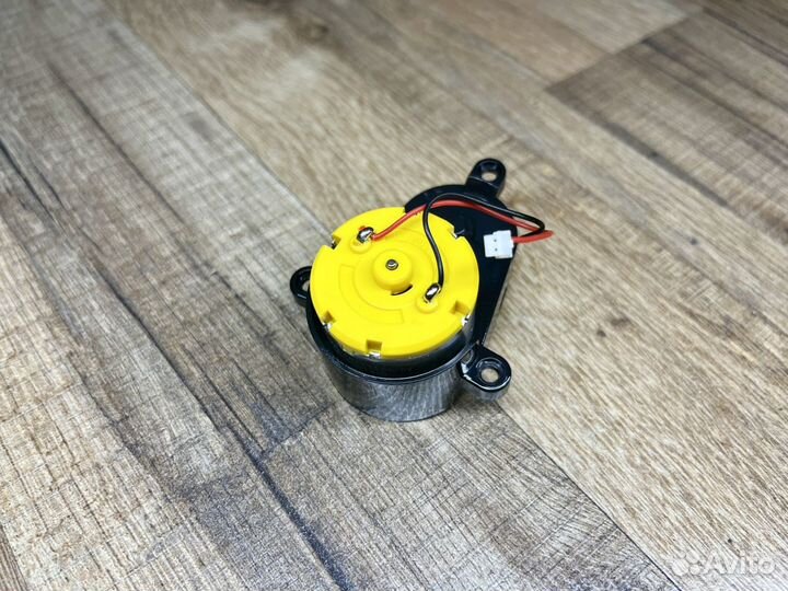 Мотор боковой щетки правый (R) Mamibot exvac 660