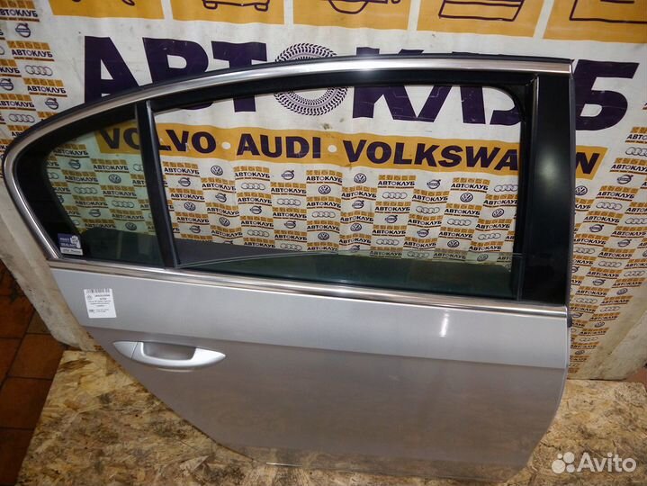 Дверь задняя правая VW Пассат B7 Б7 серебро
