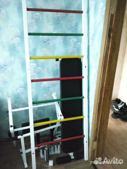 Шведская стенка с турником и брусьями