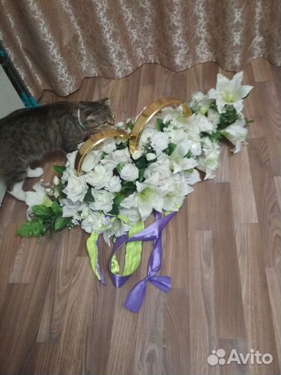 Свадебное украшение на машину