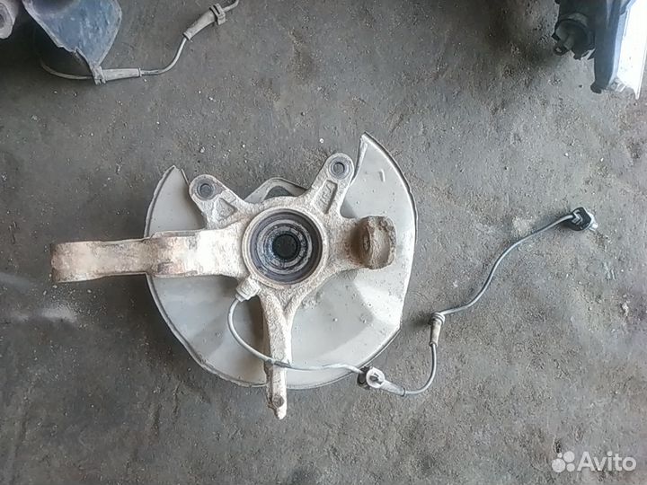 Поворотный кулак honda civic 5D 2008 г