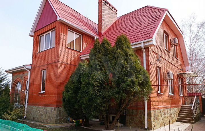 Дом 580 м² на участке 9 сот.