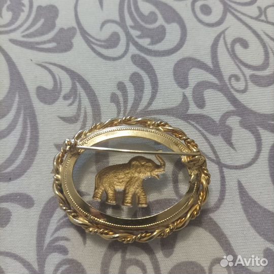 Винтажная крупная брошь Люцит США