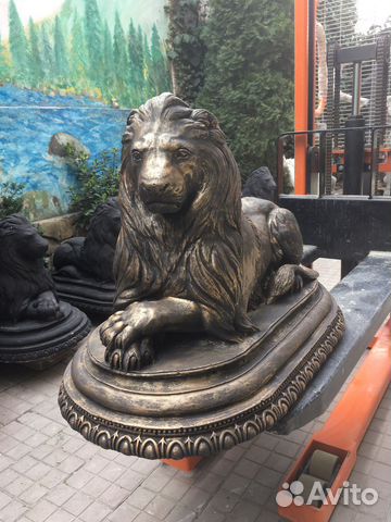 Скульптура Черного льва