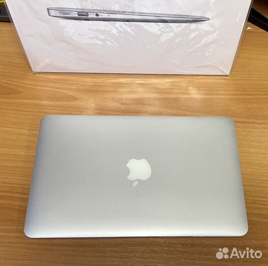 Apple MacBook Air (11-inch. Mid 2012)