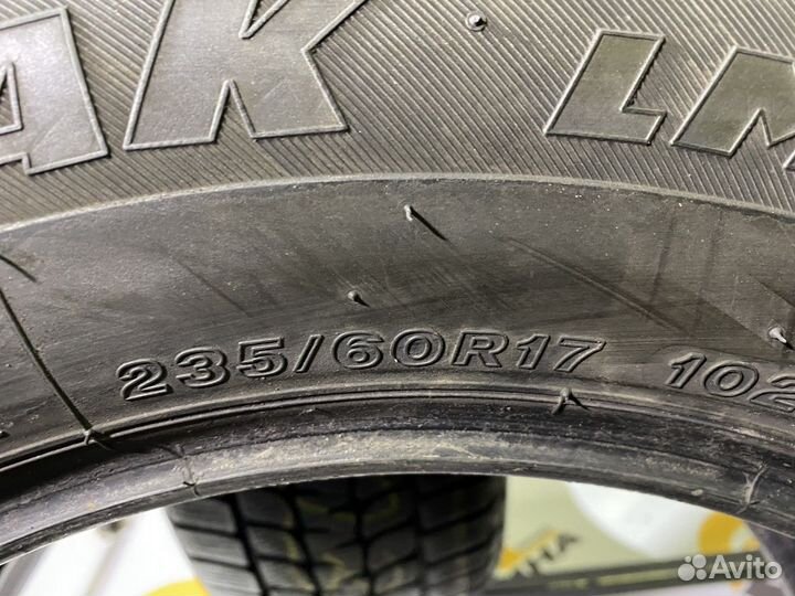 Bridgestone Blizzak LM-25 4x4 235/60 R17