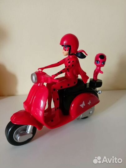 Леди Баг и Тики на мотоцикле и настольная игра