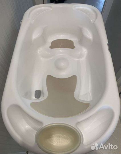 Детская ванночка с подставкой и пеленальный столик