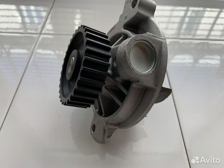 Насос водяной Audi 80 90 100 A6 2.2-2.3л 90-97