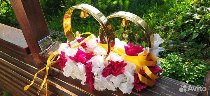 Обручальные кольца на машину