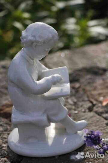 Фарфоровая статуэтка 