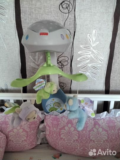 Мобиль на кроватку с проектором и пультом