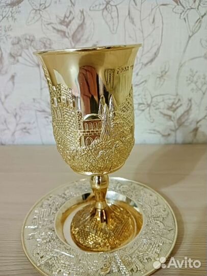 Чаша кубок на подставке
