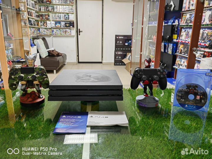Sony PS4 PRO(7208) 2 Геймпада/Диск Бог Войны