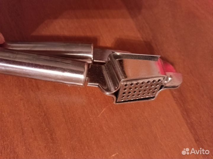 Чеснокодавка, открывашка для консервных банок