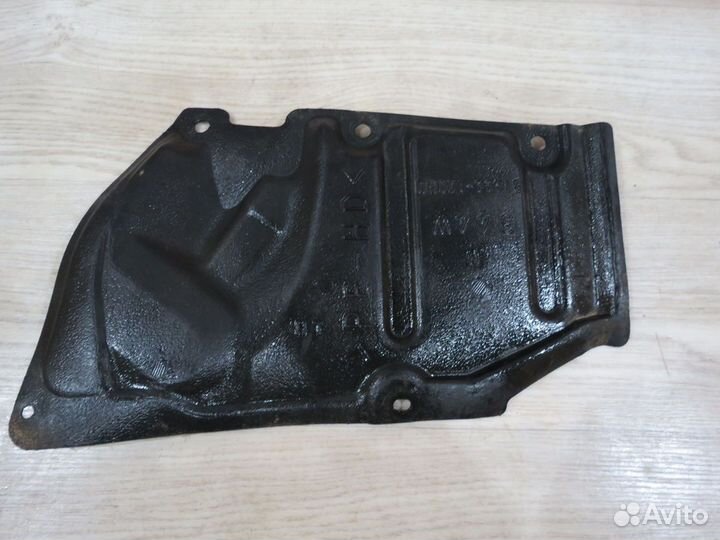 Пыльник двигателя Toyota Corolla 150