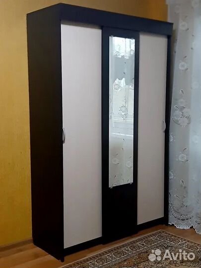 Шкаф-купе с зеркалом