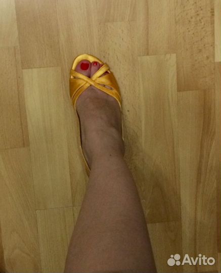 Босоножки на танкетке bcbg Paris