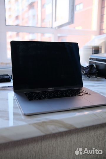 MacBook Pro 16, 2019, i7, 16GB, 512GB SSD
